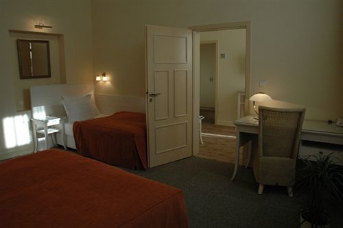 Unitas Hotel 4*