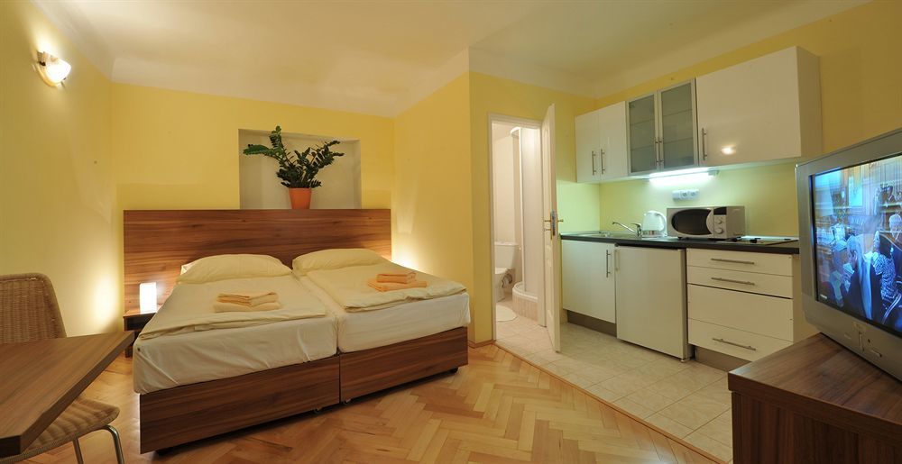 U Zlate Podkovy - At The Golden Horseshoe Apartment
