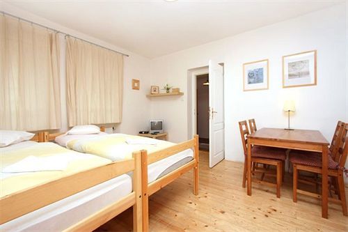 Apartments At The Golden Plough Apartment