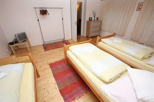 Apartments At The Golden Plough Apartment