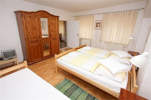 Apartments At The Golden Plough Prag