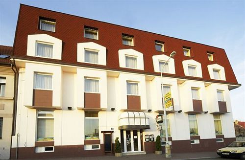 Henrietta Hotel