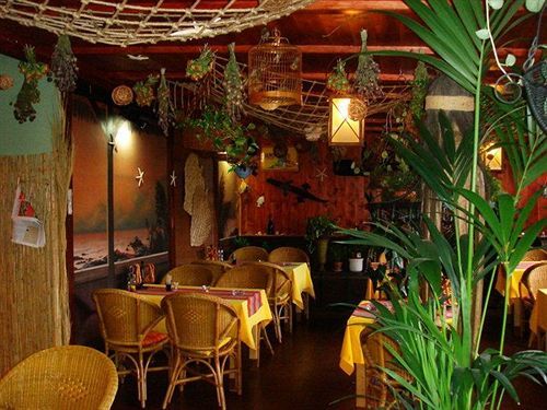 Henrietta Hotel 3*