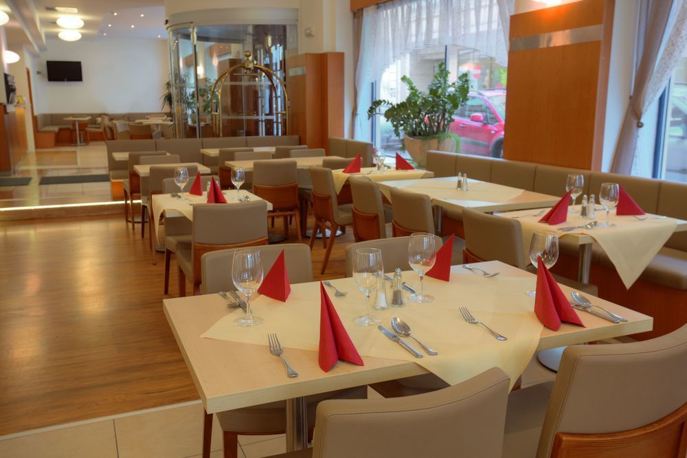 Astoria Hotel 4*
