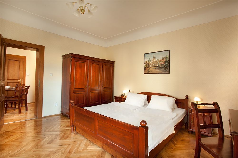 Hotel At The Golden Scissors 4*