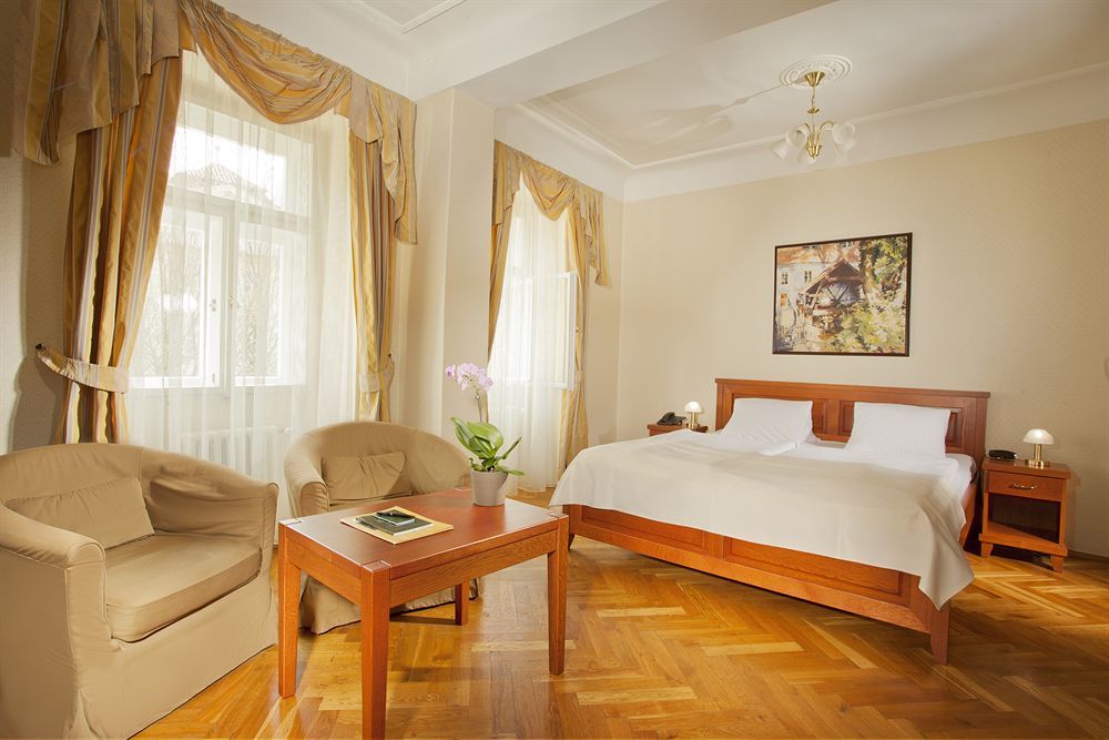 At The Golden Scissors 4*
