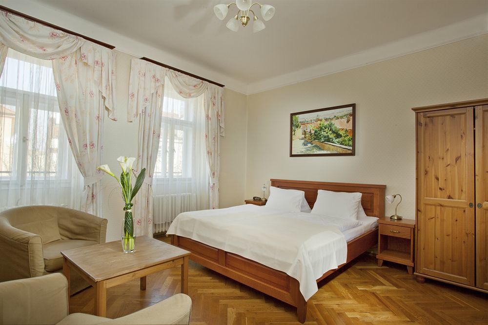 Hotel At The Golden Scissors Prague