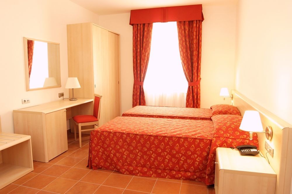 Caesar 4* Prague