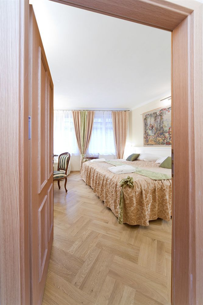 Louren - The Bridge Inn Aparthotel Praga