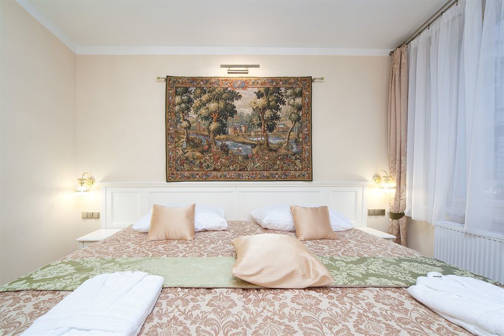 Louren - The Bridge Inn Aparthotel