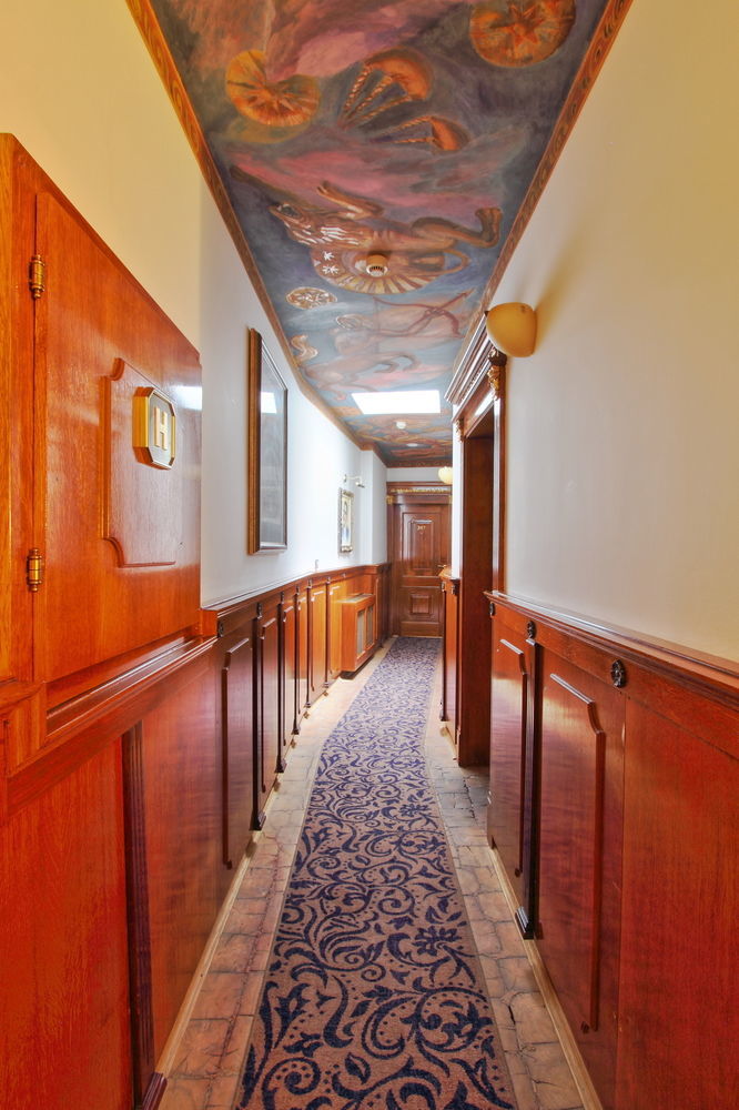 Otel U Pava 4*
