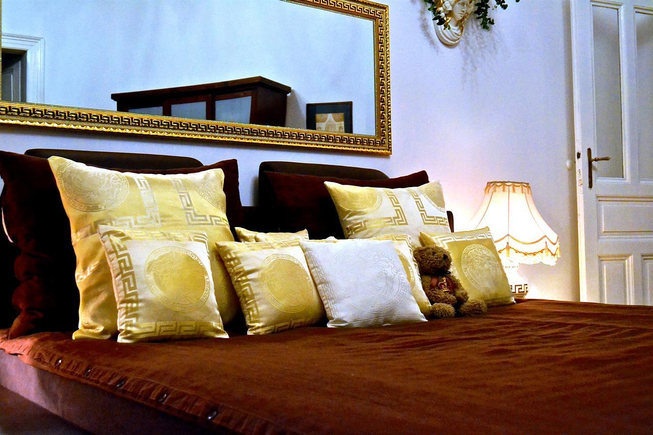 Luxury Versace * Praga