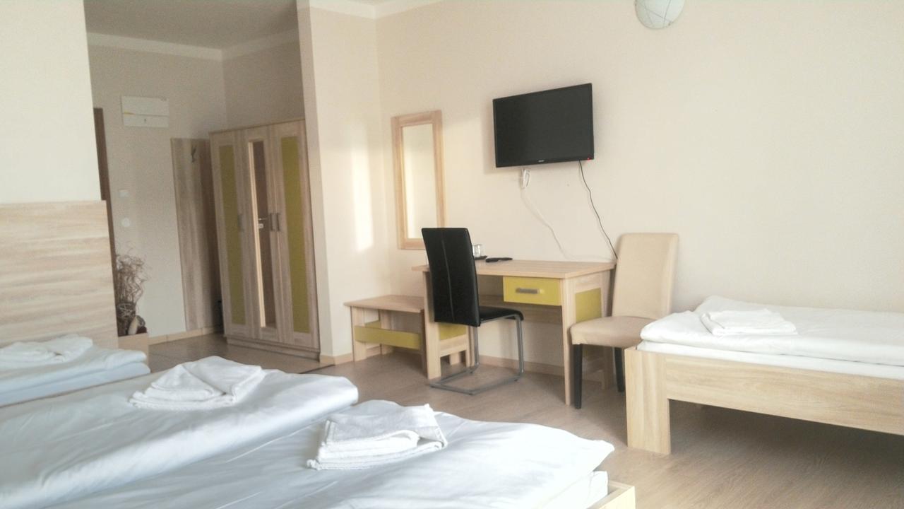 Hotel Nad Kralovnou & Restaurant 3*