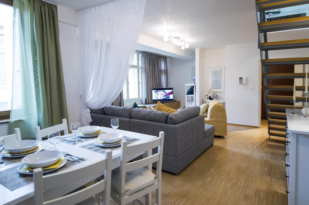 Modern Charvatova Daire