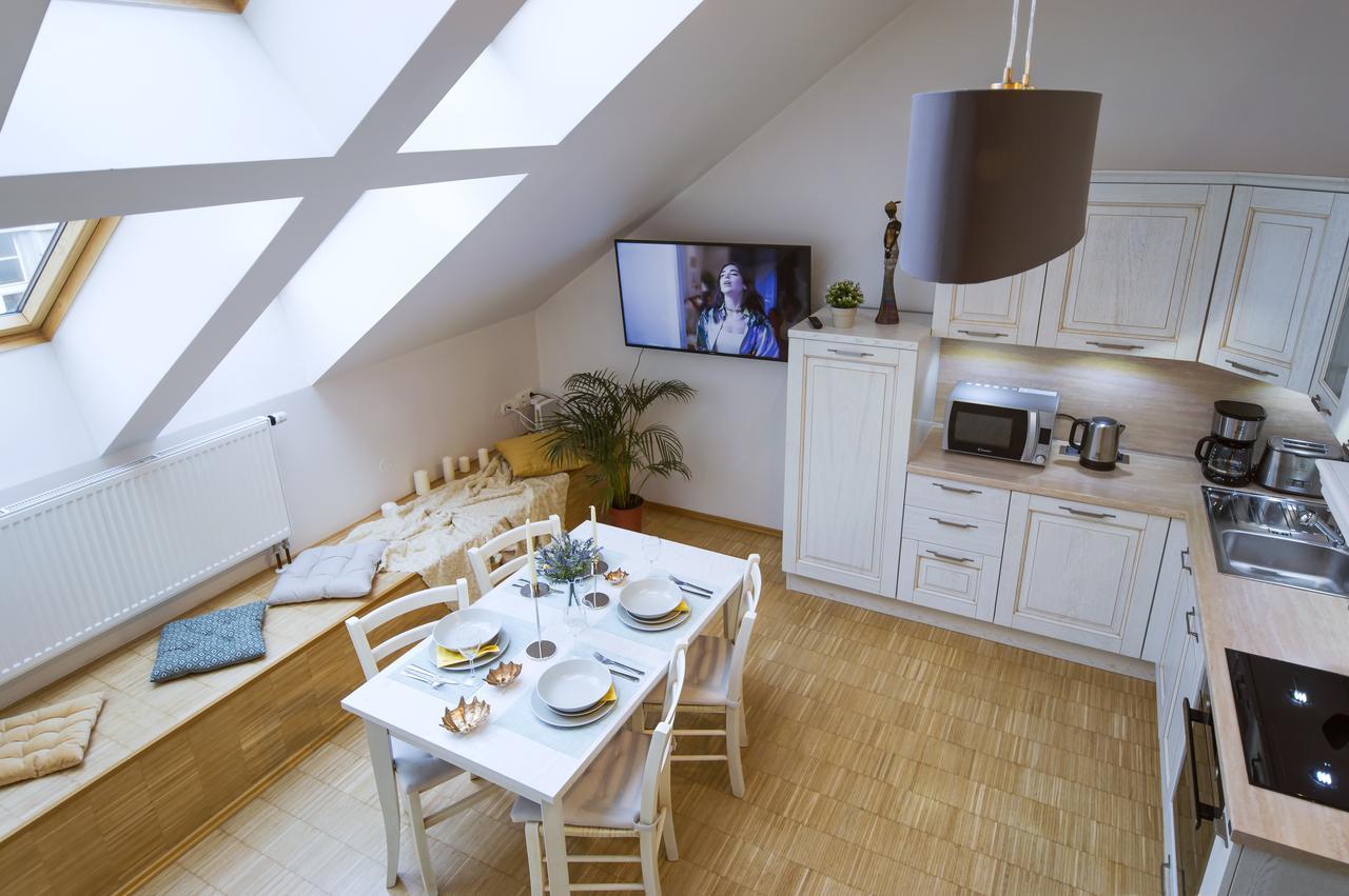 Modern Charvatova Daire Prag