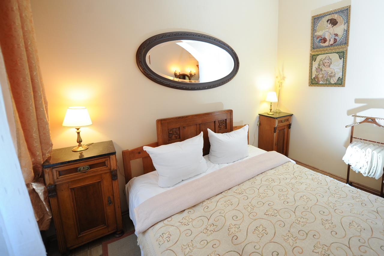 Apartment Antique In