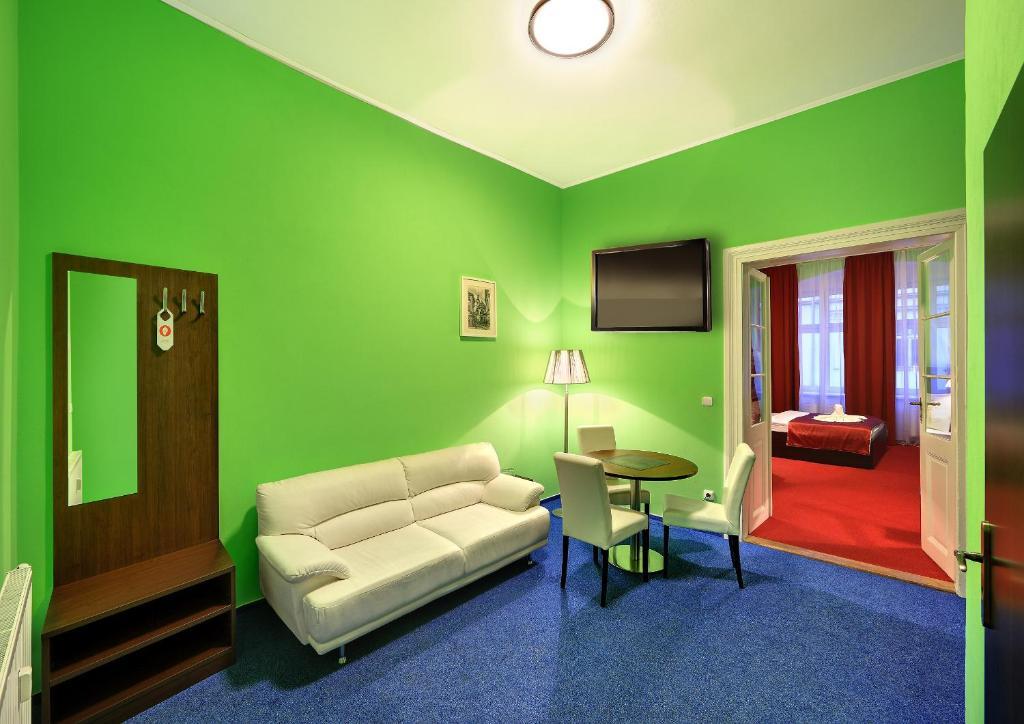 Martin Hotel
