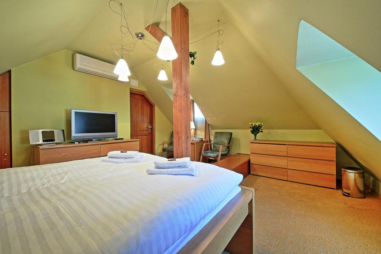 Konukevi Tyn Courtyard Guestrooms Prag