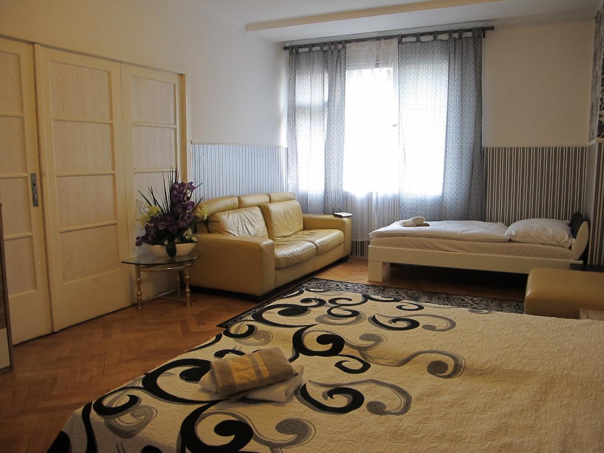 Arabesque Accommodation Bed & Breakfast 3*