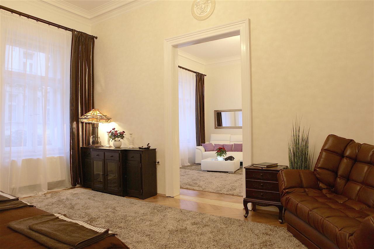 Luxury Versace Apartment Prague