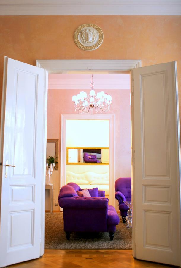 Luxury Versace Apartment Prague