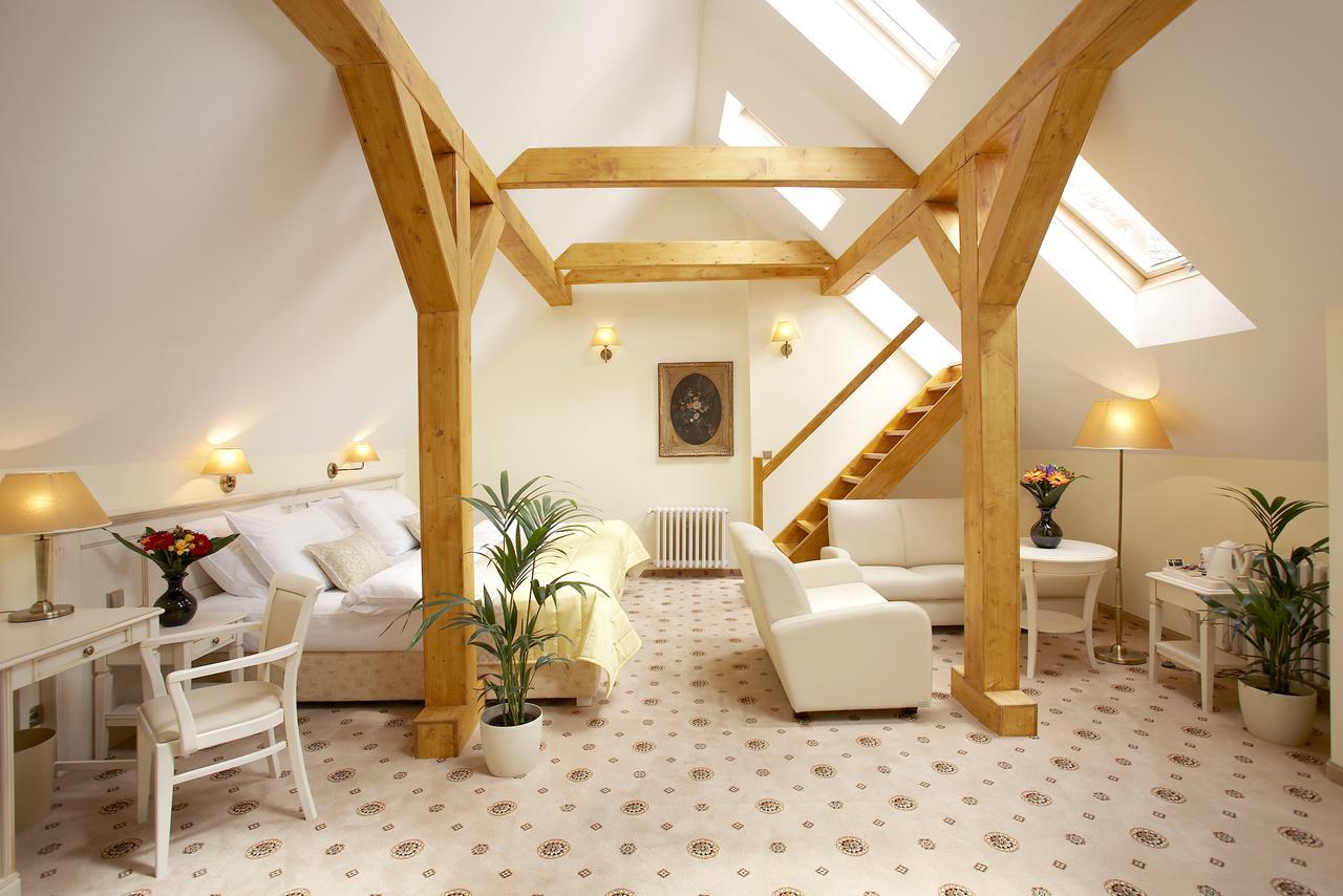 Metamorphis Hotel 4*