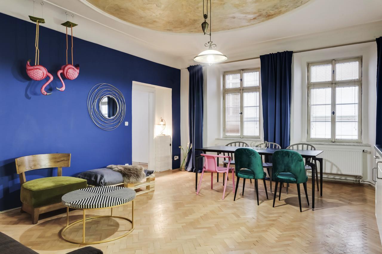 White & Woody Quadrio Apartments *