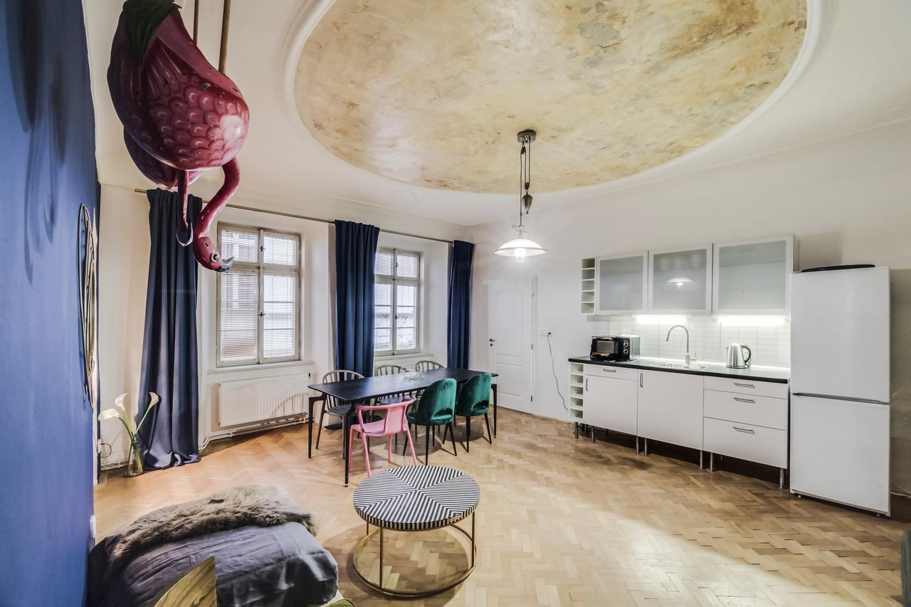 White & Woody Quadrio Apartments *