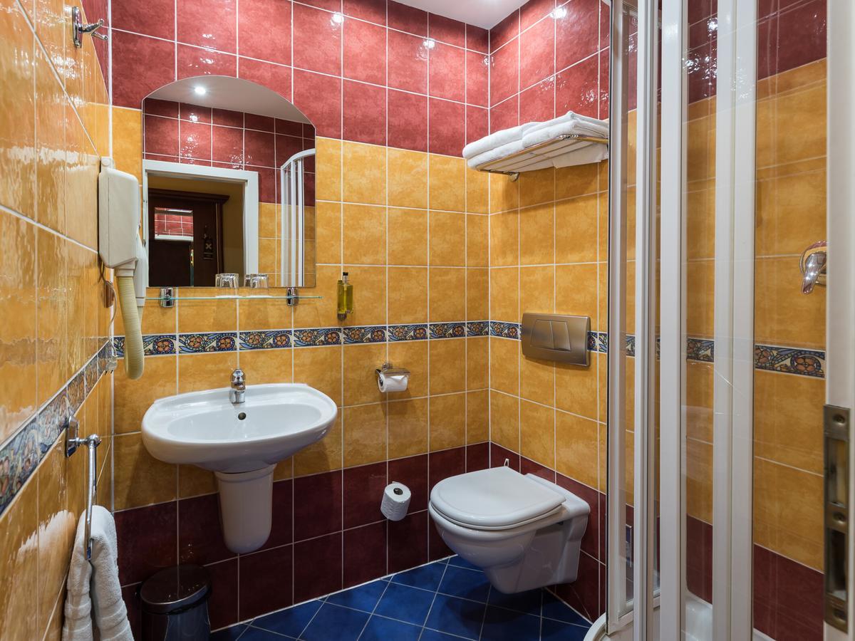 William 3* Prague