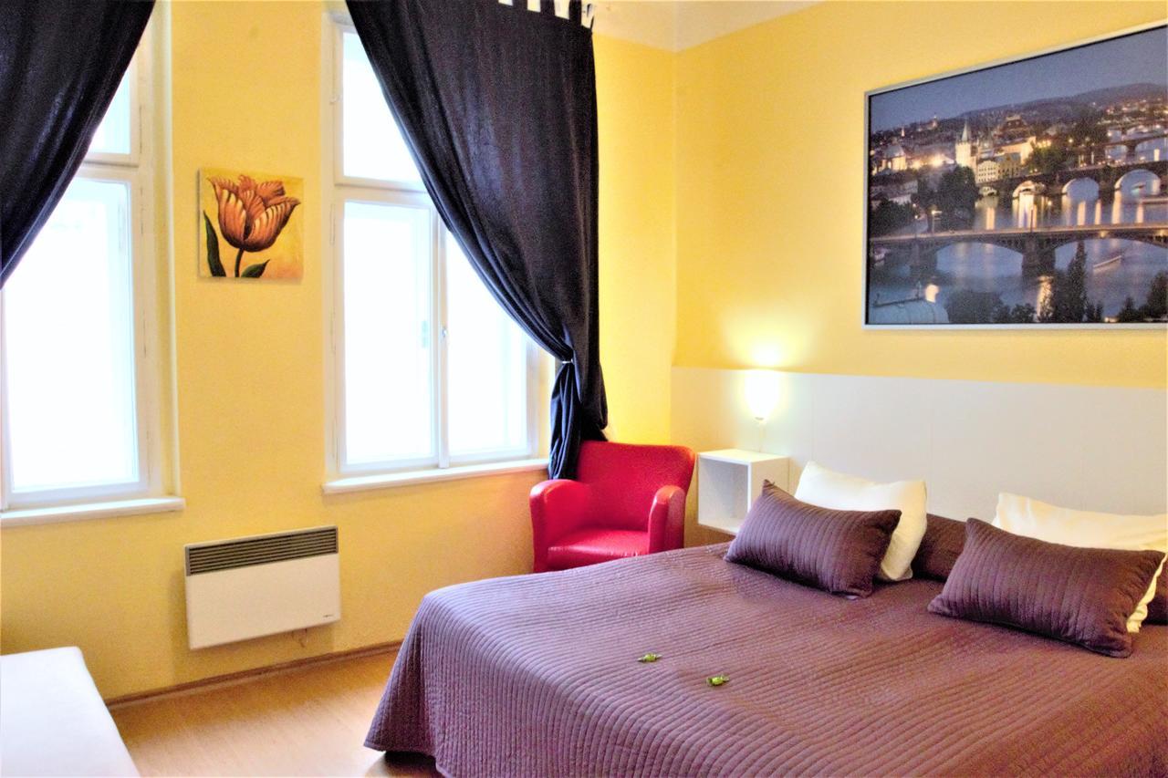 Lounge Crown Hotel