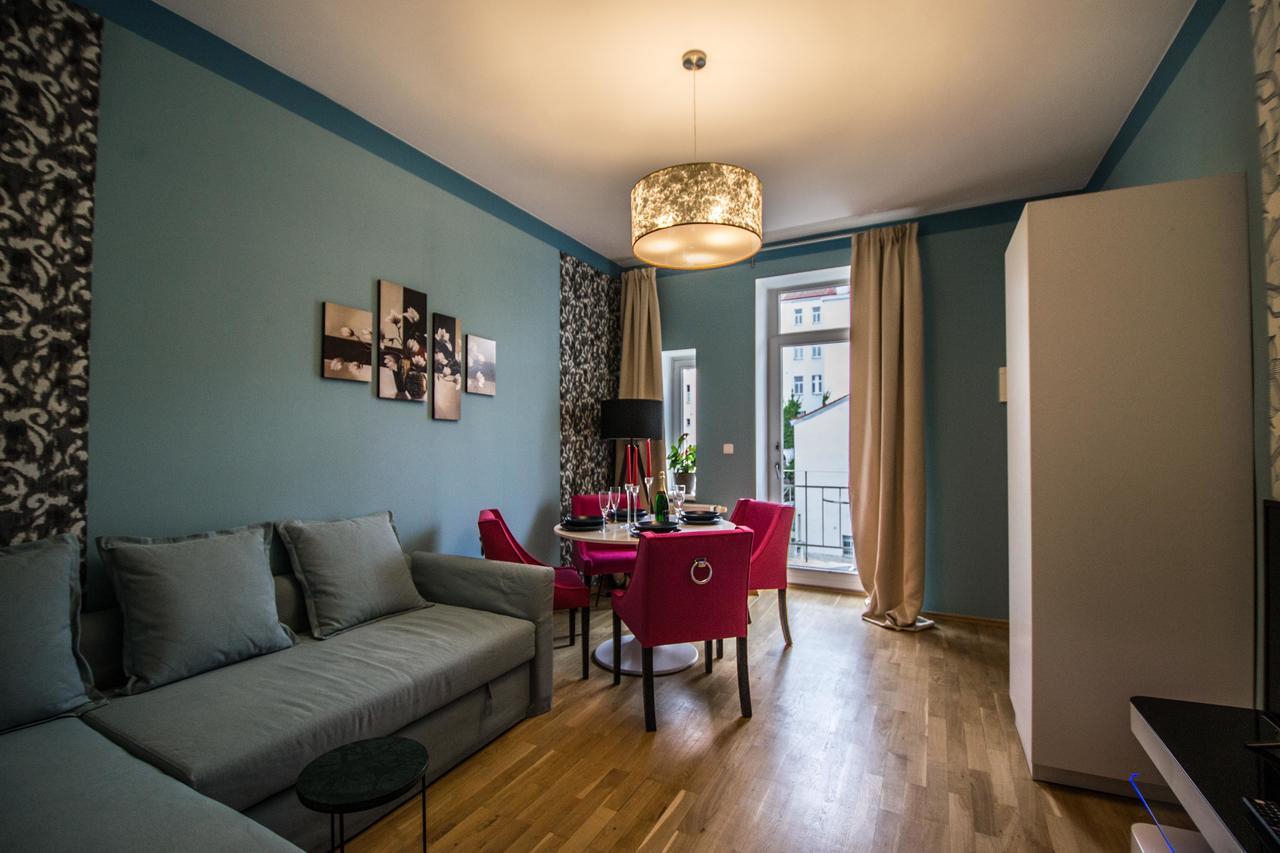 Stylish Close To Eden Garden * Prague