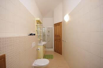 Ginosi Elema Apartel Apartment