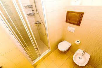 Ginosi Elema Apartel Apartment