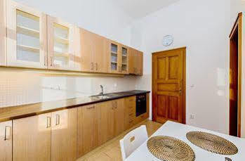 Ginosi Elema Apartel * Prague