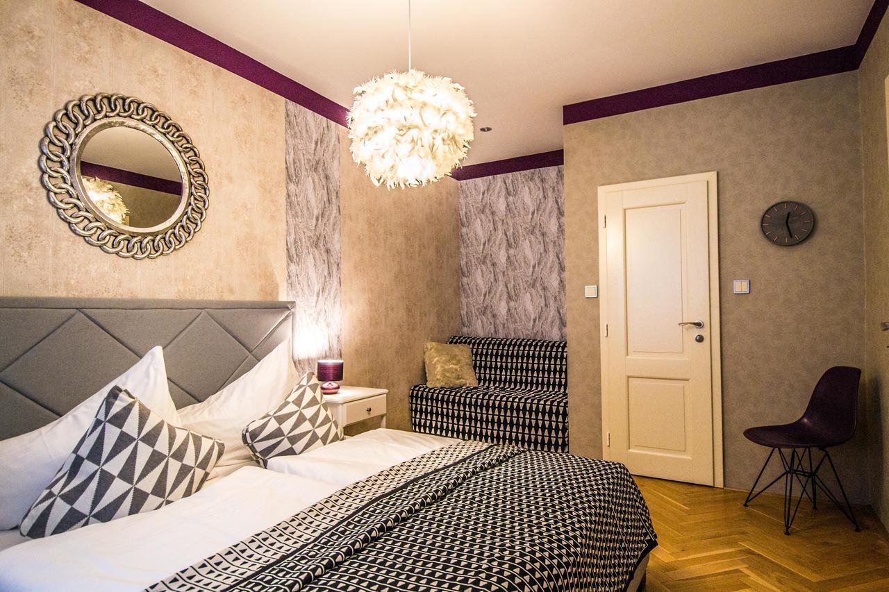 Apartment Unique 250m From The Charles Bridge