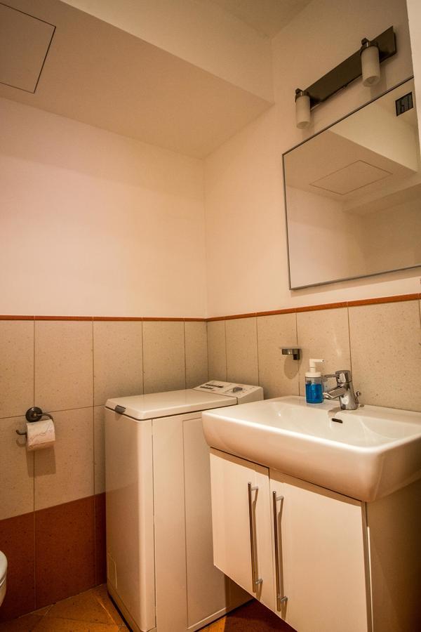 Apartment Unique 250m From The Charles Bridge