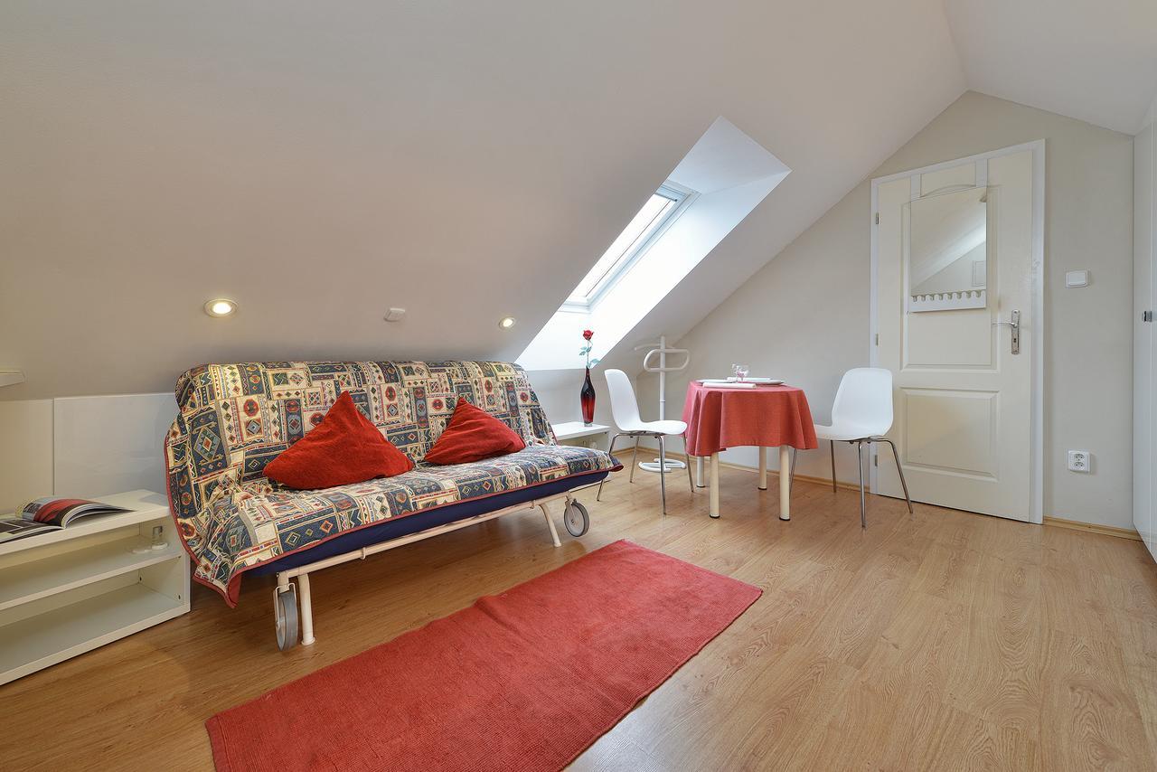 Aparthotel A. V.