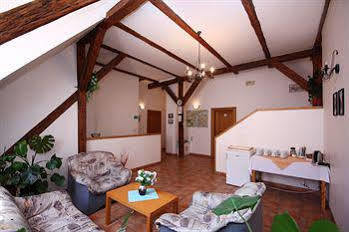 The Green Garland Otel