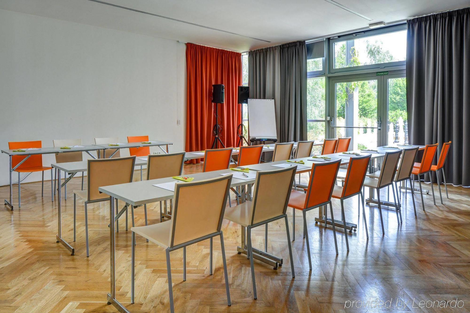 Airport By Ihg Praga