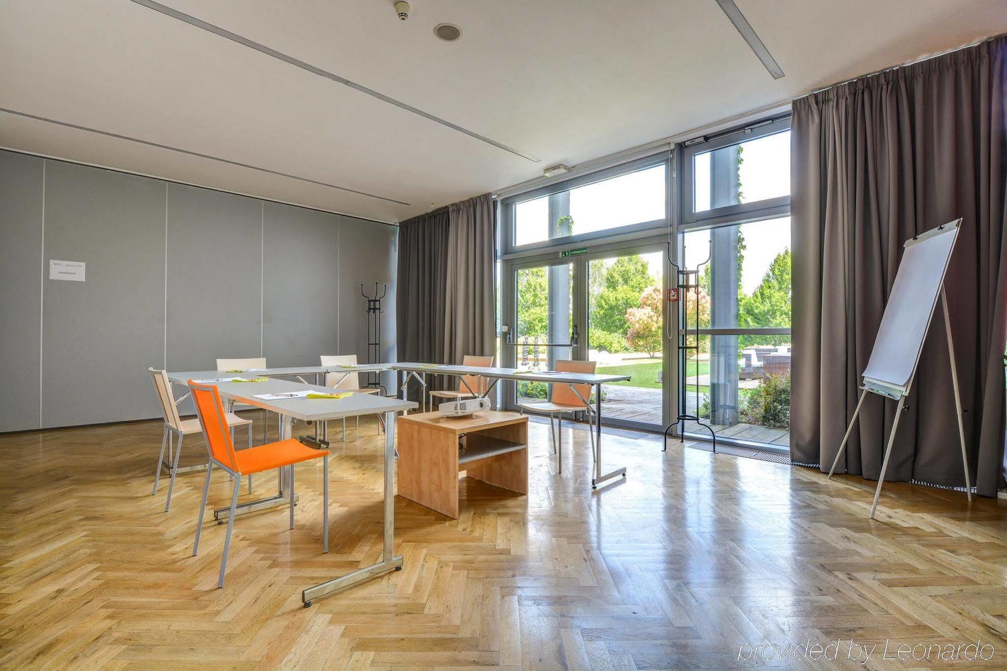 Airport By Ihg 4* Praga