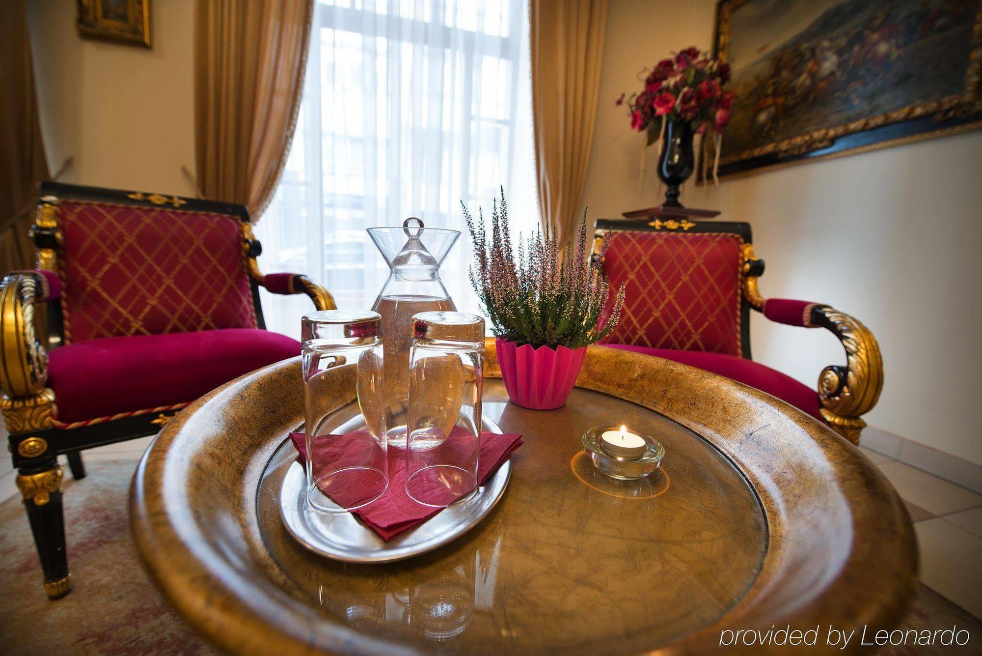 Hotel Ea Embassy 4*