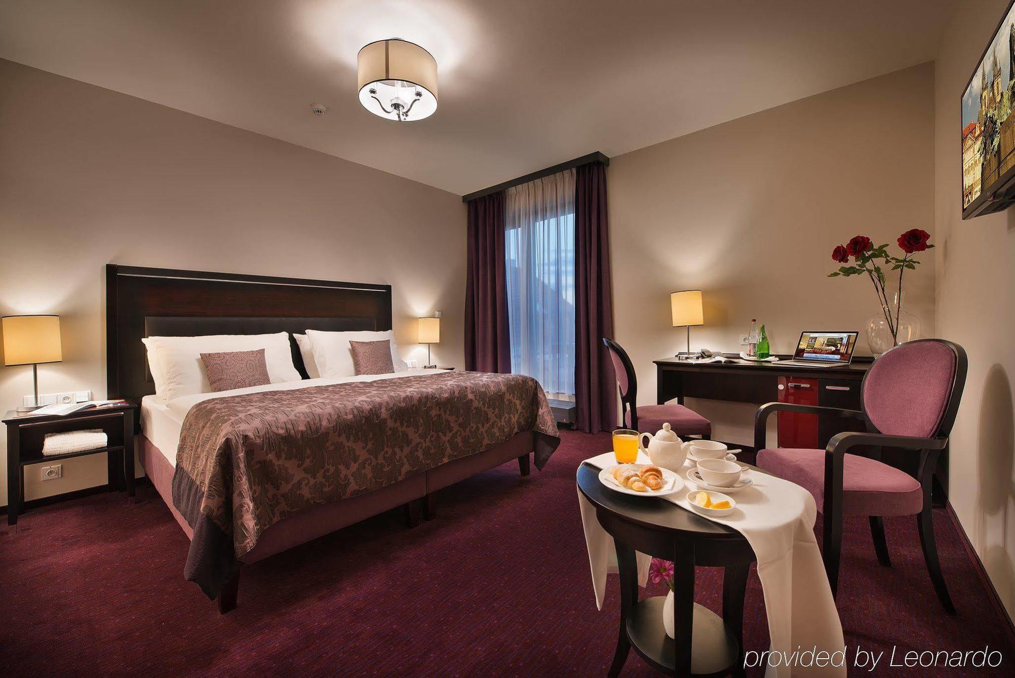 Ea Embassy Hotel 4*