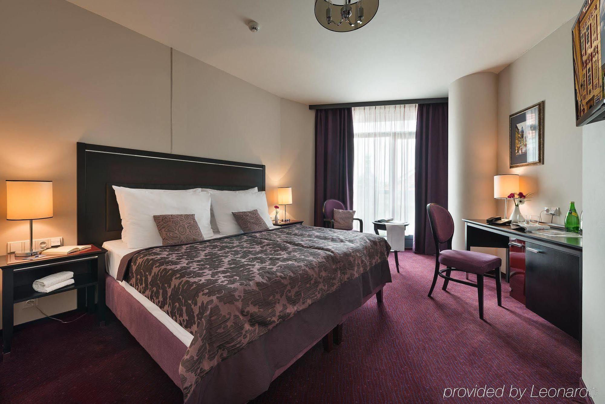 Ea Embassy Hotel