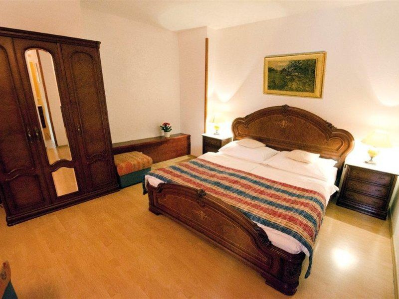 Metamorphis Hotel 4*