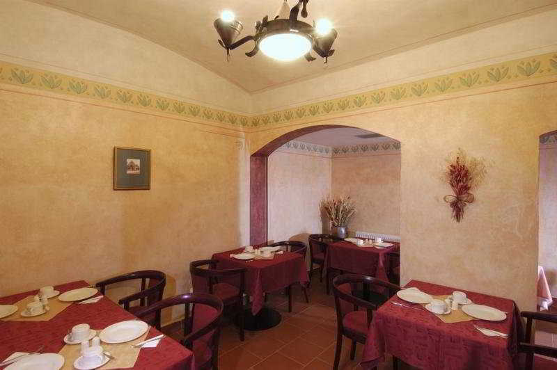 Hotel Ea Jeleni Dvur Castle 3*