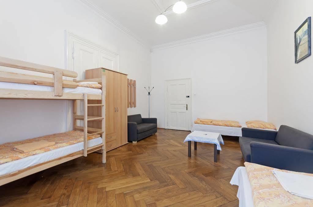 Gallery Hostel *