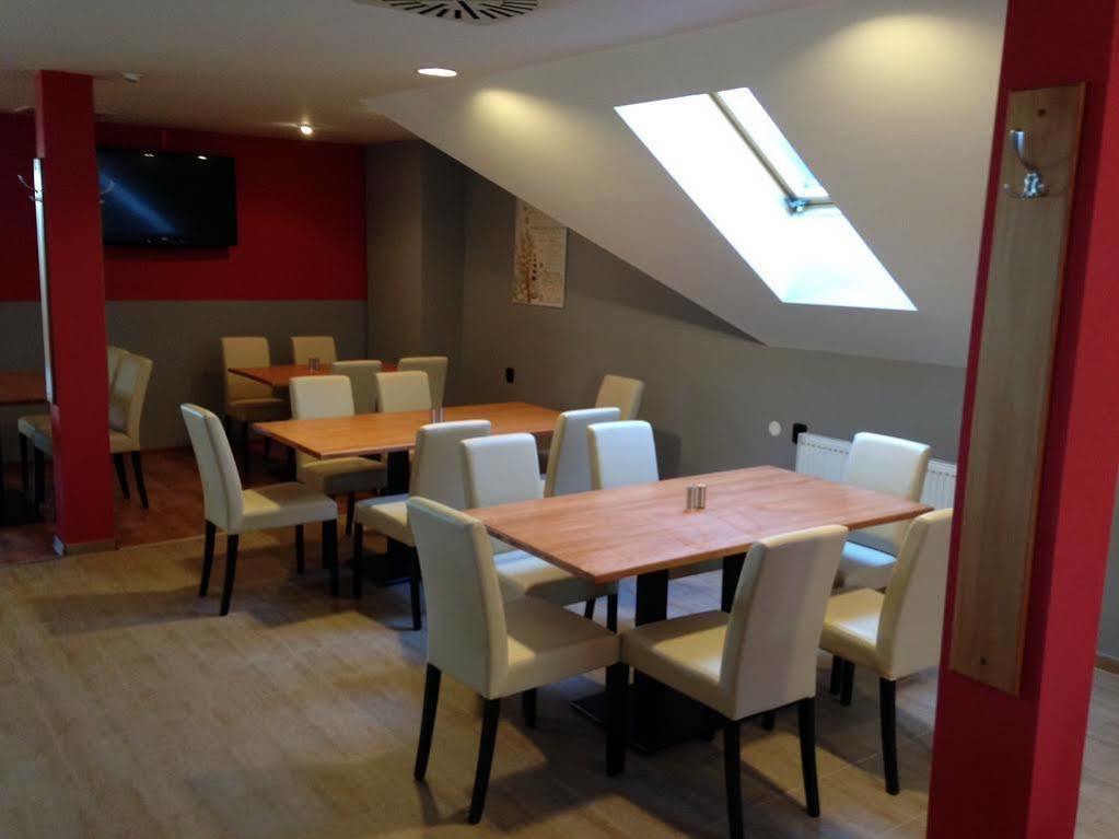 Nova Hospoda - & Restaurant Otel Prag