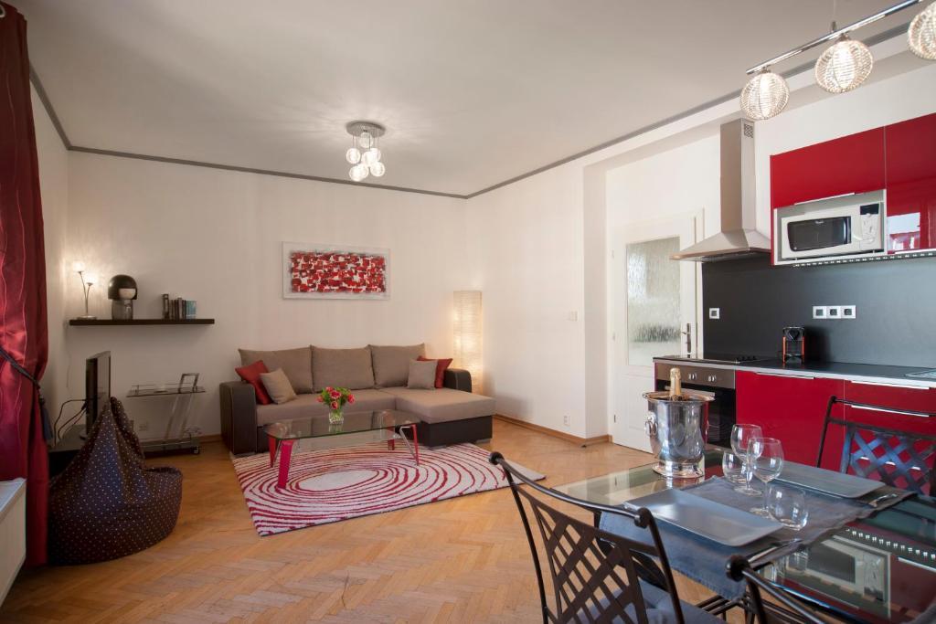 Apartment Twist *