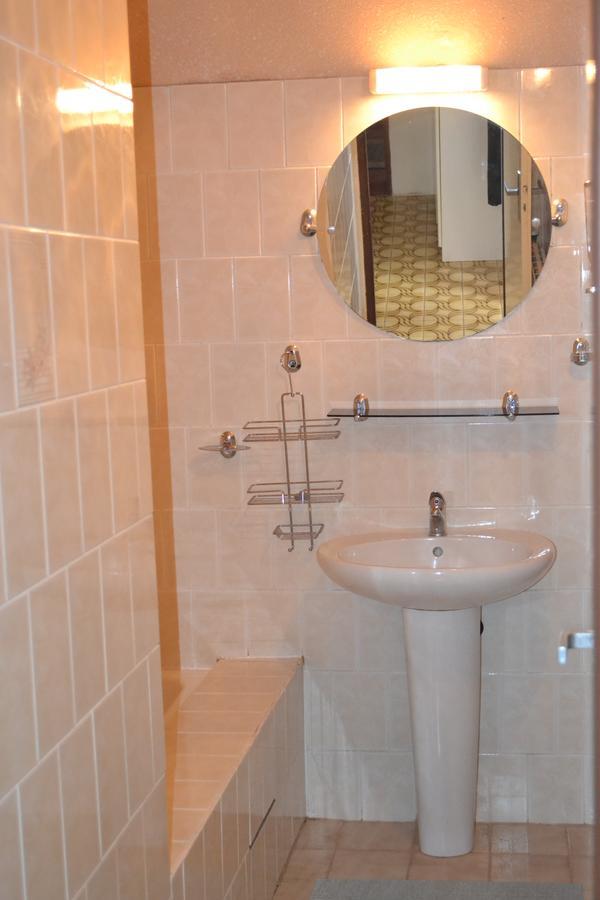 Homestay Dana *