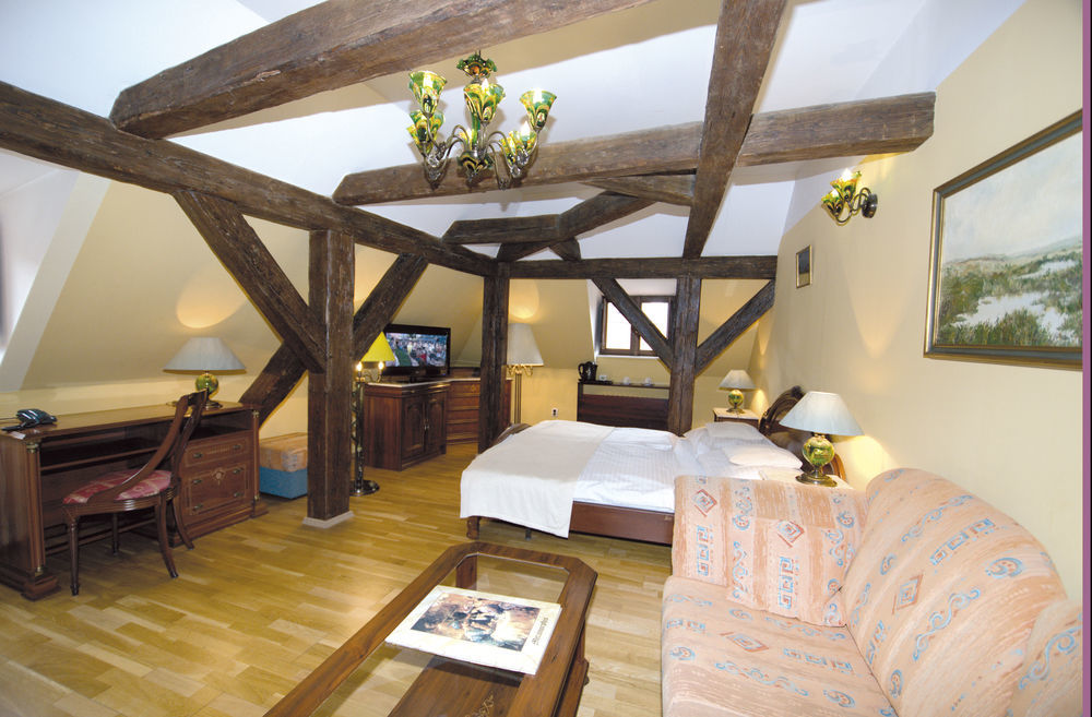 Hotel Metamorphis 4*